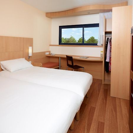 Ibis Site Du Futuroscope Hotell Chasseneuil-du-Poitou Rum bild