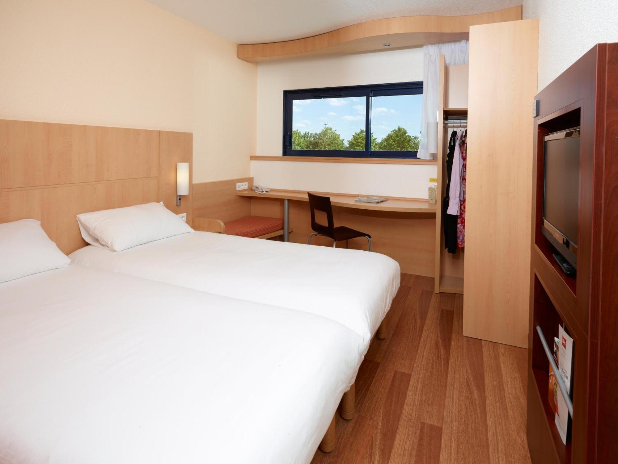 Ibis Site Du Futuroscope Hotell Chasseneuil-du-Poitou Rum bild