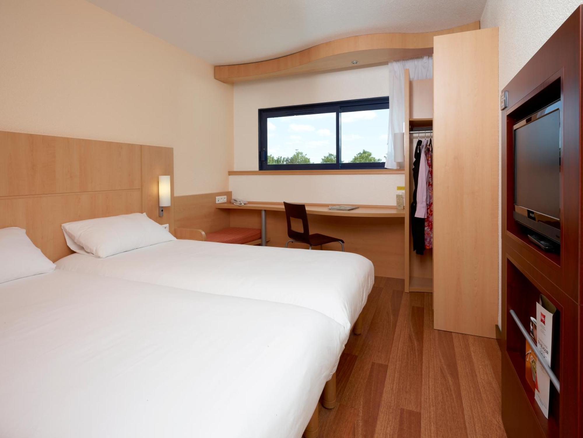 Ibis Site Du Futuroscope Hotell Chasseneuil-du-Poitou Rum bild